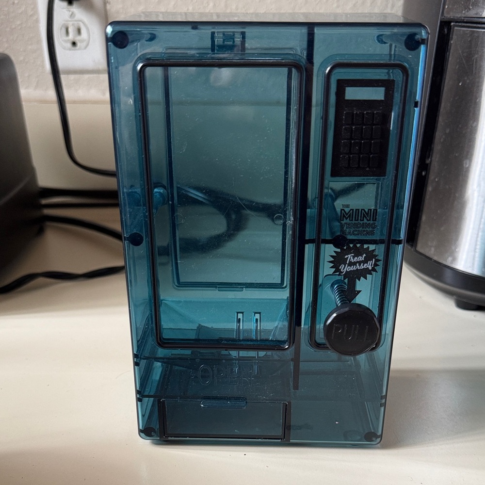 Mini Treat-Dispensing Gumball Machine - Teal Blue 💜